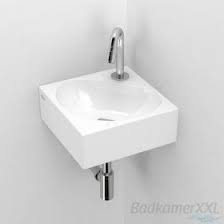 kleine hoek fontein small corner fountain badkamer bathroom bewonen nl design badkamer toilet badkamer