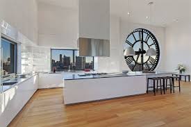 Clock Tower Loft En Triplex A New York Cuisine Blanche Et Bois Penthouse De Luxe Cuisines Maison