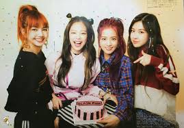 Scan 170923 Blackpink For Zipper Magazine Autumn 2017 Issue C Roro Bpn Blackpink Blackpink Photos Black Pink