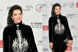 انتقدت الفنانة حورية فرغلي المخرج خالد يوسف، على خلفية مشهد خلع الملابس الشهير، الذي جسدته في فيلم كلمني شكرا. Ù‡Ù„ ØªØ²ÙˆØ¬Øª Ø­ÙˆØ±ÙŠØ© ÙØ±ØºÙ„ÙŠ Ù…Ù† Ù…Ù„ÙŠØ§Ø±Ø¯ÙŠØ± Ø¹Ø±Ø¨ÙŠ Ù…Ø¬Ù„Ø© Ø³ÙŠØ¯ØªÙŠ