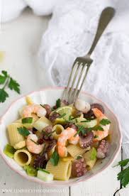 La ricetta per un'insalata di pasta fredda sfiziosa con pomodorini e pesto è semplice, veloce e sfiziosa! Insalata Di Pasta Ricetta Insalata Di Pasta Ricette Insalate