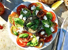 This homemade wasabi cucumber avocado dressing is super creamy and full of flavor! Sardinen Tatar Mit Tomaten Carpaccio Schnelle Bordkuche Mit Dosenfisch Die See Kocht
