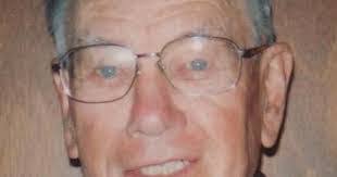 Carolyn Hanneman's Instagram, Twitter & Facebook