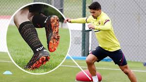A move to atletico madrid in 2006 and manchester city in 2011 raised his worldwide. Peinlicher Puma Fail Puma Future 6 1 Youtube
