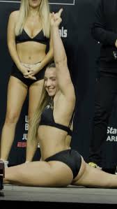 Vanessa Demopoulos showed off her flexibility and hit the splits during her UFC Atlanta ceremonial face off ahead of her bout with Jamey-Lyn Horth 🤯