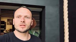 Corona game on! Ga op zoek naar één van de 20 verborgen LP’s (platen/vinyl)  Deze zijn verborgen in, en rond KUURNE, ook enkele te Kortrijk (vanaf  vrijdag 15 uur) De locaties worden weergegeven op op ...