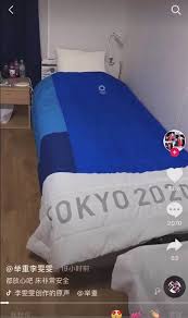 Jun 20, 2021 · 日本武漢肺炎情況嚴峻，不過，東京奧運依舊照辦，烏干達選手團一行人，昨（19日）晚搭機抵達東京成田機場，其中一人在機場接受核酸檢測（pcr），結果呈現陽性反應，成為此次奧運選手團首例確診。新冠病毒肆虐全球，東京奧運因此延後一年，將於7月23日正式揭幕。不過，日本今年疫情依舊. Jioym Qmxxqmam