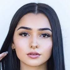 Paloma Silva's Instagram, Twitter & Facebook