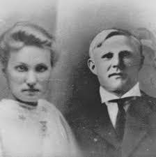 Donna Berglund's Instagram, Twitter & Facebook