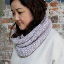 Lace-Link Cowl pattern by Jo Strong