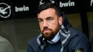 Metzelder enjoyed a successful playing career with preußen münster, borussia dortmund, real madrid and schalke. Bvb5lra5g4fq M