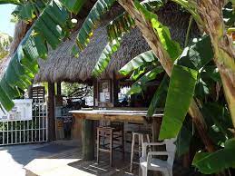 We had the yellowfin platter, key lime slaw, hogfish sammich and bottom of the bay chowder and d@mn it was soo good. Hogfish Bar And Grill Florida Beach Bar
