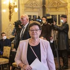 Beszámolt arról is, hogy emelkedik a fertőzöttek átlagéletkora: Muller Ceciliat Minden Ejjel Ebren Varja Haza A Ferje Akivel 40 Eve Vannak Egyutt Nlc