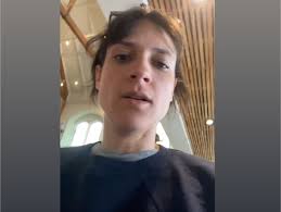 Life is good but at the zoo it’s better🙊. Yes … Hollie was in the suitcase.