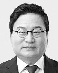 검찰이 이스타항공의 창업주인 이상직 무소속 의원에 대해 구속영장을 청구했다. ì •ë¶€ ì—¬ë‹¹ ì´ìŠ¤íƒ€í•­ê³µ ëŒ€ëŸ‰í•´ê³  ì‚¬íƒœ ì´ìƒì§ ì˜ì› ì±…ìž„ì ¸ë¼ ê²½í–¥ì‹ ë¬¸
