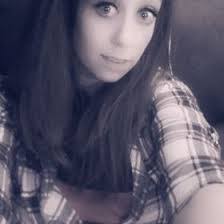 Amanda Drewery's Instagram, Twitter & Facebook