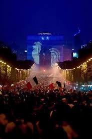 Les éliminatoires de la zone asie pour la coupe du monde 2018 sont organisées par la confédération asiatique de football (afc) et concernent 46 équipes nationales mais seulement 4 ou 5 seront qualifiées pour la coupe du monde. Cette Photo Magnifique Des Champs Elysees Hier Soir Champions Du Monde Cocorico Presidentmacron Equipe De France Paris Sportifs Paris
