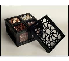 Boite De Chocolat Rock The Kasbah Thanks To The 1st Concept Store Rabat Medina Pop Up Morocco Www Popupmorocco Com Wooden Box Diy Box Design Ramadan Crafts