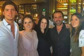 Video oficial de telemundo suelta la sopa. Alejandro Fernandez Todas Las Mujeres Que Robaron El Corazon Del Potrillo De Mexico Fotos La Republica