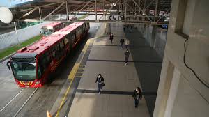 Los afectados son los usuarios del portal américas, en el suroccidente de bogotá, que reportan que las rutas alimentadoras no están funcionando. Transmilenio En Bogota Hoy Asi Opera Horarios Estaciones Cerradas Y Medidas 4 De Mayo As Colombia