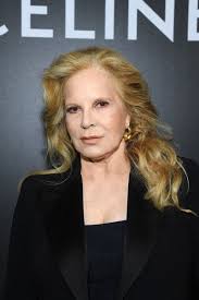 La jeune darina est très présente sur les réseaux sociaux. Sylvie Vartan Photostream Paris Fashion Week 2019 Paris Fashion Paris Girl