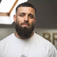 Newbody Family möter fotbollsspelaren Kevin Ackermann