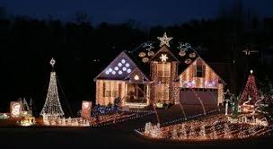 Felix Family Lights Through Christmas 224 Oliver Overlook Outdoor Christmas Decorations Christmas Decorations Diy Outdoor Decorating With Christmas Lights
