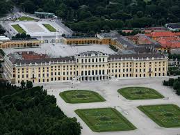 Eine der kulturhistorisch und künstlerisch bedeutendsten spätbarocken anlagen europas, mit dem weltweit ersten zoo (1752) ein musterbeispiel eines gesamtkunstwerks der repräsentationsarchitektur. Open Air Konzert Best Of Austria Meets Classic Vor Schloss Schonbrunn Vienna Online