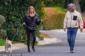 Goldie and kurt designed the place with separate bedrooms, separate bathrooms and even a cozy living area for each of them. Goldie Hawn And Kurt Russell Walk Their Lab Puppy Roy In La After Celebrating 38 Years Together Daily Mail Online