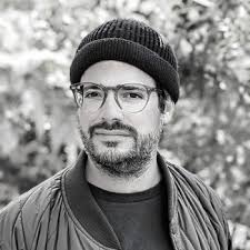 Künstler und Designer kreieren Heimtextilien