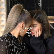 Ryujin sete geldiğinde o sırada hazırlanan yeji ile konuştu. Discover Ryujin And Yeji S Popular Videos Tiktok
