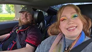 Holly Vanderpool's Instagram, Twitter & Facebook