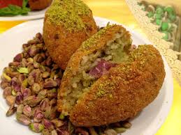 Le ficoccelle al pistacchio sono davvero prelibate, con la loro crosticina croccante che racchiude un cuore di crema soffice la ricetta completa? Arancino Catanese Al Pistacchio Di Bronte Pasticceria Spinella Catania Ricette Sicilia Pistacchio