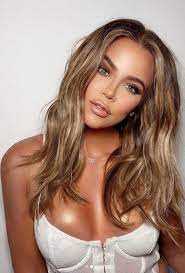 The reality star took to her app monday afternoon to explain why she got a little carried away with editing her pics. Khloe Kardashian Accused Of Photoshopping Unrecognizable Photo After Fans Notice Half Of Her Necklace Is Missing