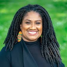 Afua Kudom (@akkeightytwo)