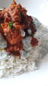 Curry De Poulet A La Sauce Tomate Riz Basmati Et Sauce Yaourt A La Coriandre My Tasty Cuisine Sauce Yaourt Poulet Sauce Tomate Cuisine Asiatique