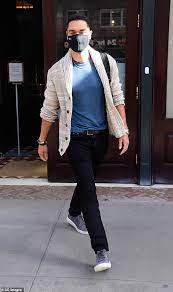 The netflix show's breakout hunk, who played simon basset, aka the duke of hastings, will not return for the. Bridgerton S Rege Jean Page Looks Dapper While Out In New York City Aktuelle Boulevard Nachrichten Und Fotogalerien Zu Stars Sternchen