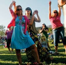 Crowdflocks to concert in the park