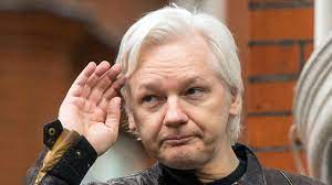 Latest news and updates on julian assange as the wikileaks founder fights extradition to the us. Julian Assange Wikileaks Grunder Verliert Ecuadorianische Staatsburgerschaft Der Spiegel