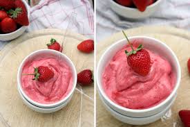 Strawberry Frozen Yogurt Ohne Eismaschine In 5 Minuten Kochkarussell Rezept Frozen Joghurt Rezept Essen Und Trinken Eismaschine