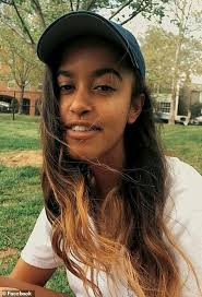 Pin By Myrna Acevedo On Obama Obama Daughter Barak And Michelle Obama Malia Obama