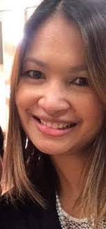 Helping mum change the bedding. And mom said I'm the most helpful girl ever  n ever🤗