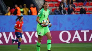 Durante un entrenamiento con la selección femenina de fútbol de chile durante la copa américa femenina 2014, endler se sometió a una resonancia magnética tras presentar molestias en la rodilla izquierda. Christiane Endler Y Las Criticas A Su Postura Politica Lei Muchos Pensamientos Retrogados Alairelibre Cl