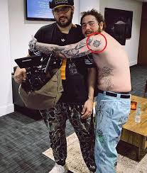 Since 2016, post malone has gotten more than 60 known tattoos, at least 14 of which are on his face. Post Malone S 77 Tattoos Their Meanings Body Art Guru