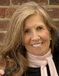 Eileen Mary's Instagram, Twitter & Facebook