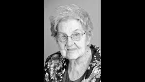 Louise Halverson's Instagram, Twitter & Facebook