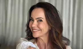 Ex-Chiquititas Flávia Monteiro revela câncer: 'achei que fosse uma pinta'