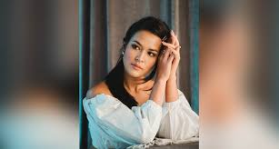 Sheila majid resmi memperkenalkan single terbarunya yang berjudul ketika cinta ingin dimengerti. Raisa Rilis Lagu Baru Bercerita Tentang Kandasnya Hubungan Di Masa Lalu