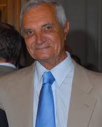 Despedimos hoy a nuestros jefes de residentes! Muchas gracias por este año!  Exitos en sus futuras becas de perfeccionamiento El Dr Marcos Latorre  @MARQUITOS_LATORRE beca en cirugía de Cadera La Dra Catalina