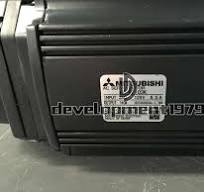 1PCS NEW MITSUBISHI SERVO MOTOR HC-RF103K HCRF103K
